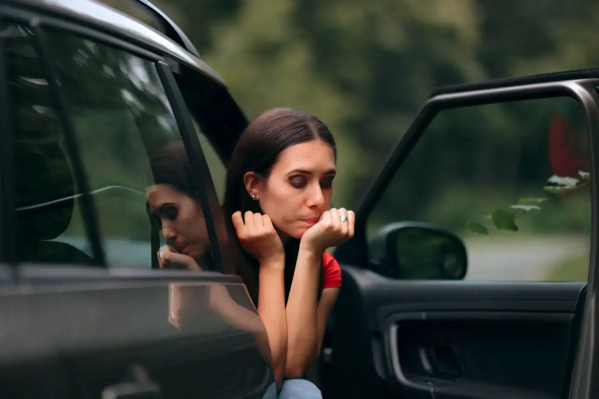 Yllättävä sähköautojen sivuvaikutus: miksi ne aiheuttavat pahoinvointia – ja miten ilmiö selitetään