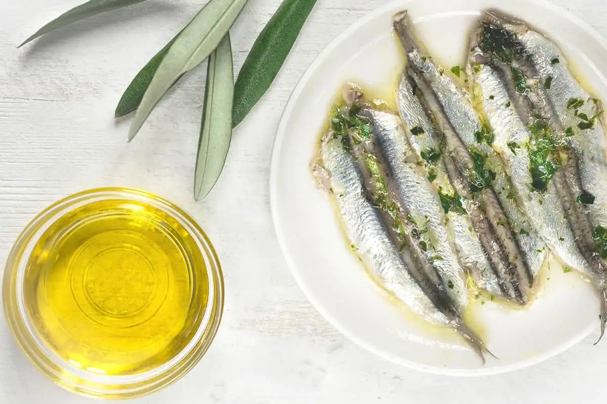 Sardinidieetti – somehype, joka lupaa unelmakropan kolmessa päivässä mutta jättää jälkeensä turvonneen kehon, rikki menneen suoliston ja usein enemmän kiloja kuin lähtiessään