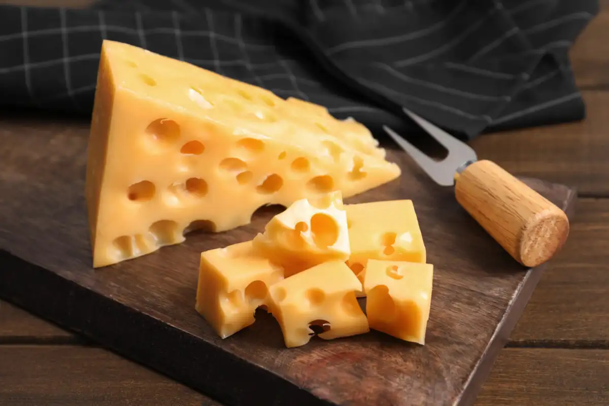 Sveitsiläinen juusto on sydämen paras ystävä – näin se laskee verenpainetta, vahvistaa suonia ja pidentää elämää vuosilla