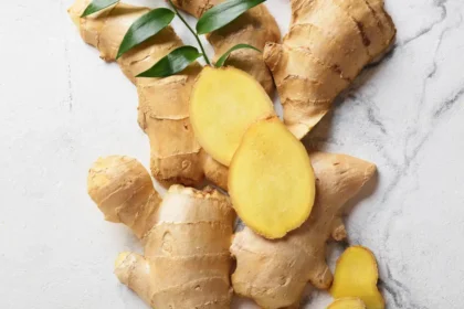 Mitä kehossasi oikeasti tapahtuu, kun syöt inkivääriä joka ikinen päivä – 11 muutosta, jotka huomaat ihollasi, vatsassasi ja voimatasoissasi