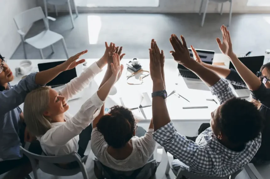 Työpaikan saattaja – hiljainen tuhoaja, joka voi maksaa yritykselle miljoonia: näin tunnistat ja pysäytät hänet ajoissa