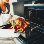 Uunin sähkönkulutus kuriin – näin paistat puolet halvemmalla ja ruoka on silti parempaa kuin koskaan