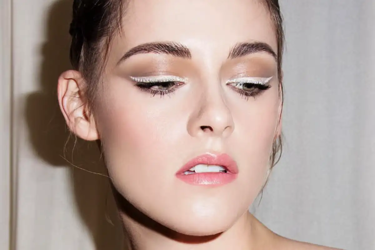 Valkoinen eyeliner on virallisesti kuollut ja haudattu. Tässä on uusi sävy, joka tekee silmistäsi jättimäiset, kirkkaat ja täysin luonnolliset 